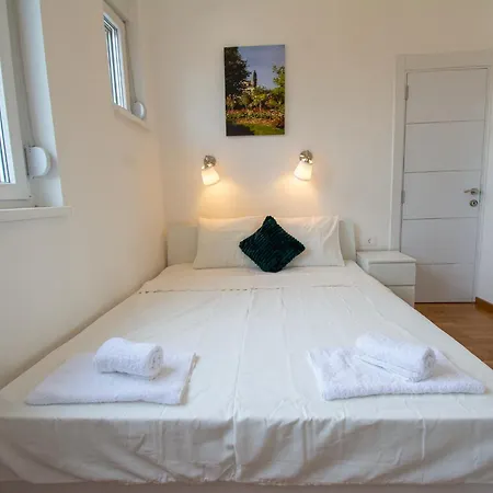 Serene Bulbuder بلغراد