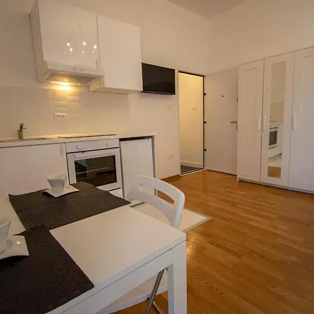 Serene Bulbuder شقة *