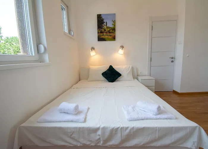 Serene Bulbuder Belgrad